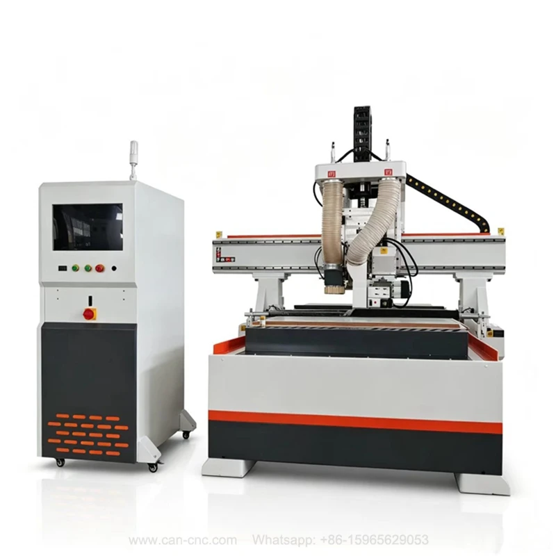 CNC-Fräser mit Sägeblättern